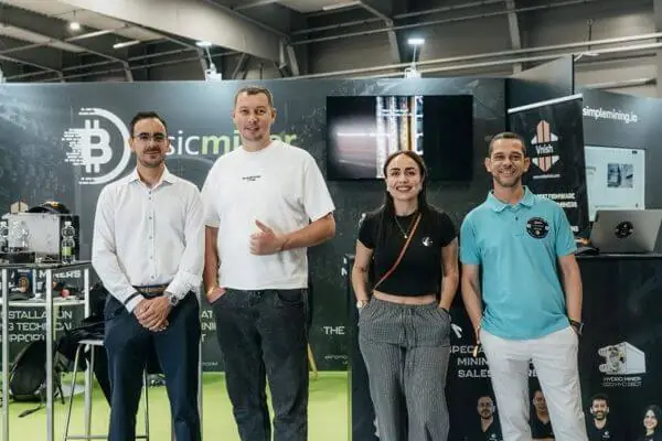 Equipo de ASIC Miner Group
